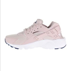 Nike Shoes - Nike huarache run girls Nike Shoes - Nike huarache run girls